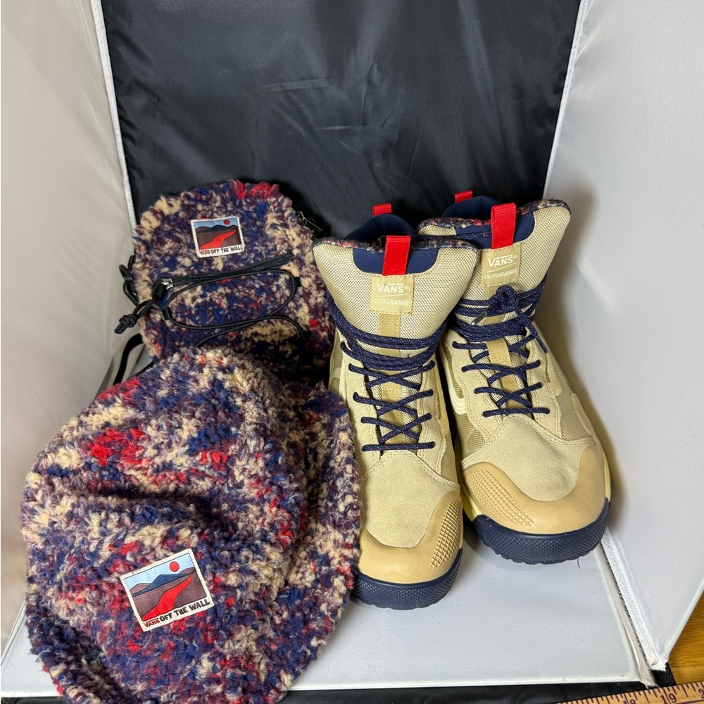 Vans Men's Tan and Blue Boots hydro guard 360 with matching bucket hat and bag!